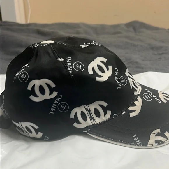 CHANEL | Accessories | Chanel Black And White Logo Cap  display picture 2